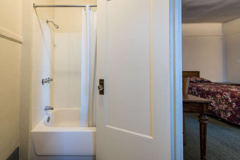 Bathroom 4, Aida Plaza, San Francisco
