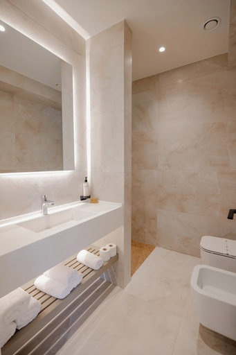 Bathroom 4, Jost Caravel, Vlorës