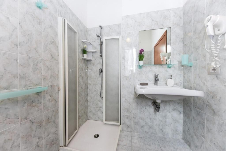 Bathroom 4, Hotel Miramare, Pesaro E Urbino