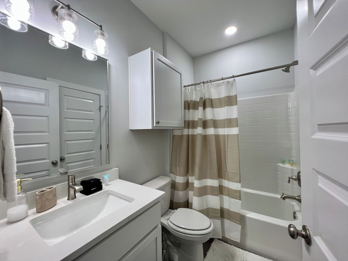 Bathroom, No Crabby Attitudes-15005, Nueces