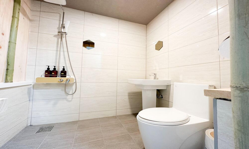 Bathroom 4, Sokcho Gallery In Stay, Sokcho