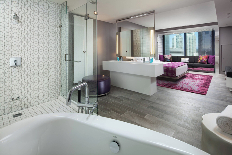 Bathroom 4, W Bellevue, King