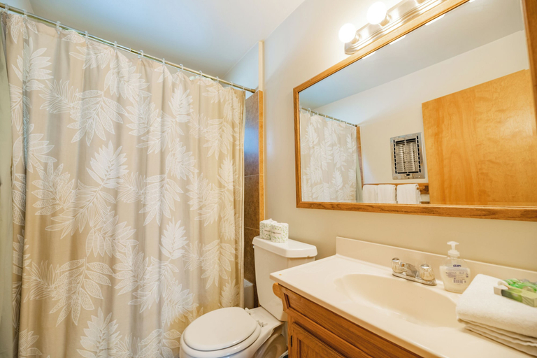 Bathroom 3, A Wonderland, San Bernardino
