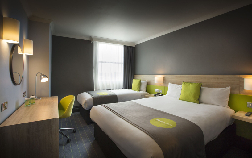 Bedroom 3, Thistle Express London Luton, Luton