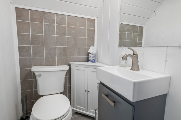 Bathroom 4, Vanderhut Chalet, San Bernardino