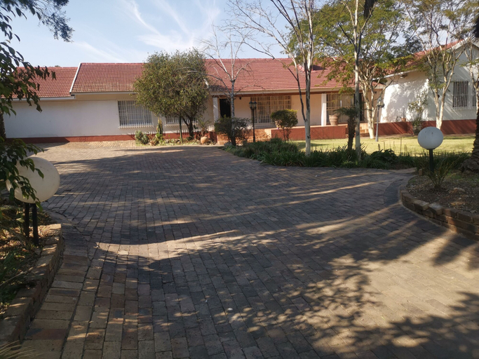 Exterior & Views, 97 High Road Guest house, Ekurhuleni