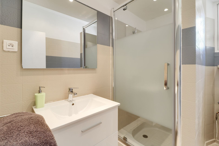 Bathroom 5, Domaine des trois châteaux, Seine-et-Marne