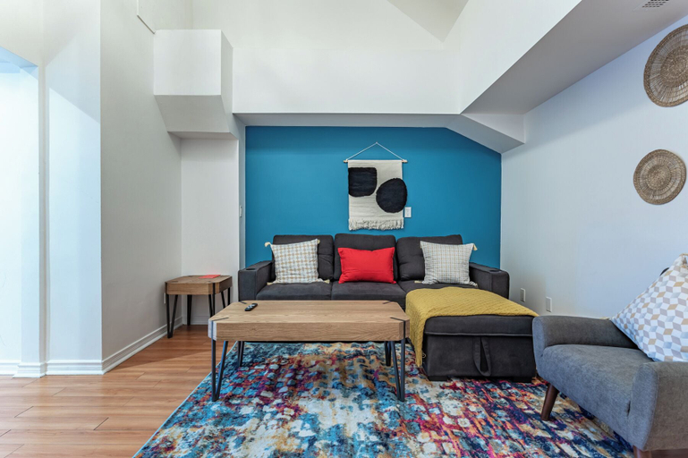 Others 5, Kensington Place Apartments, Toronto