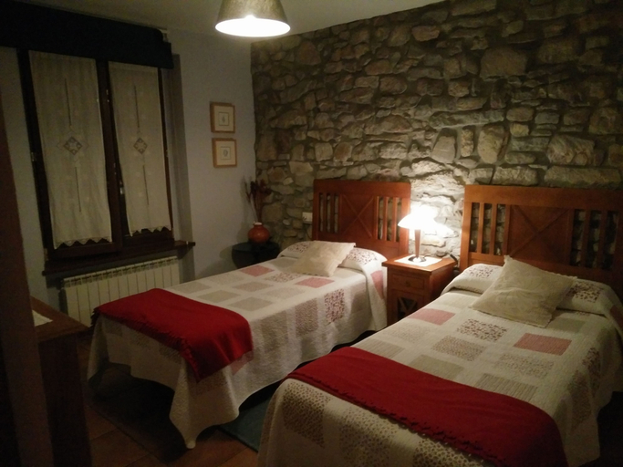 Bedroom 2, La Llosa Rodré, Asturias