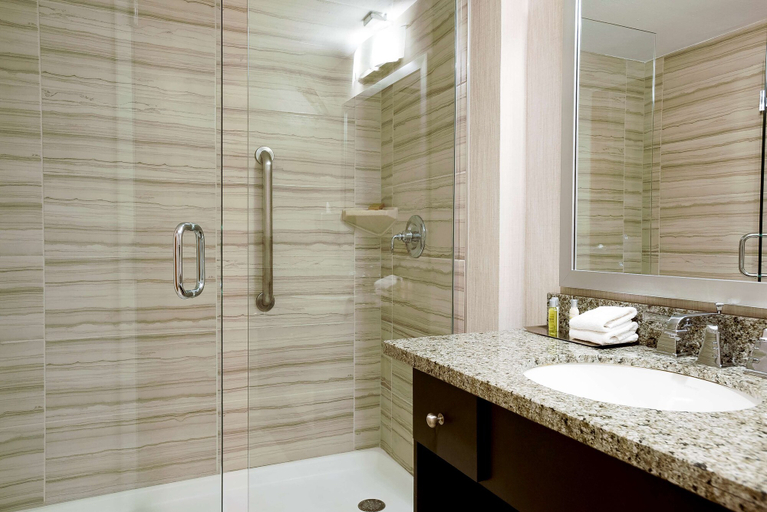 Bathroom 5, DoubleTree by Hilton Denver - Aurora, Arapahoe