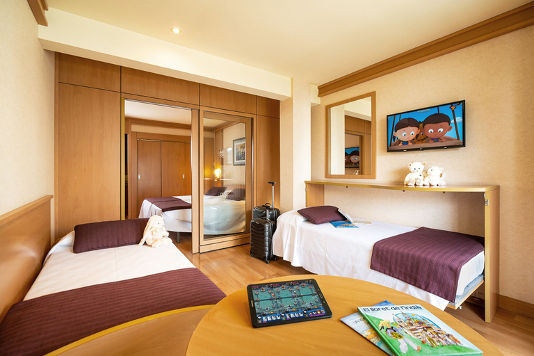Bedroom 3, Guitart Central Park Aqua Resort, Girona
