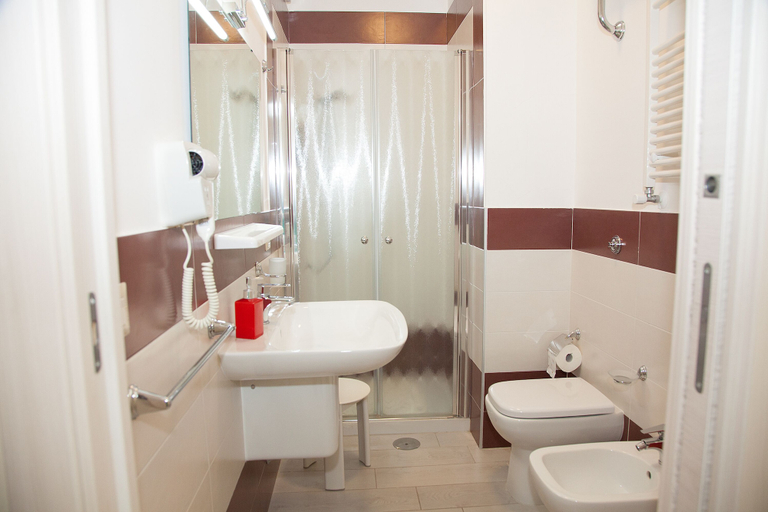 Bathroom 5, B&B Napoli Capitale, Napoli