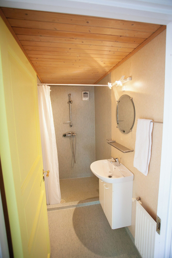 Bathroom 4, Lovely 2- Bedroom Apartment In Central Tórshavn, Tórshavn