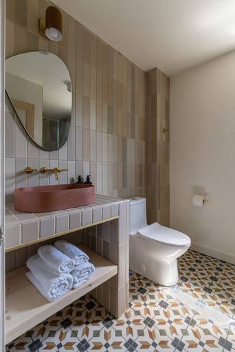 Bathroom 5, Eastwind Hotel Lake Placid, Essex