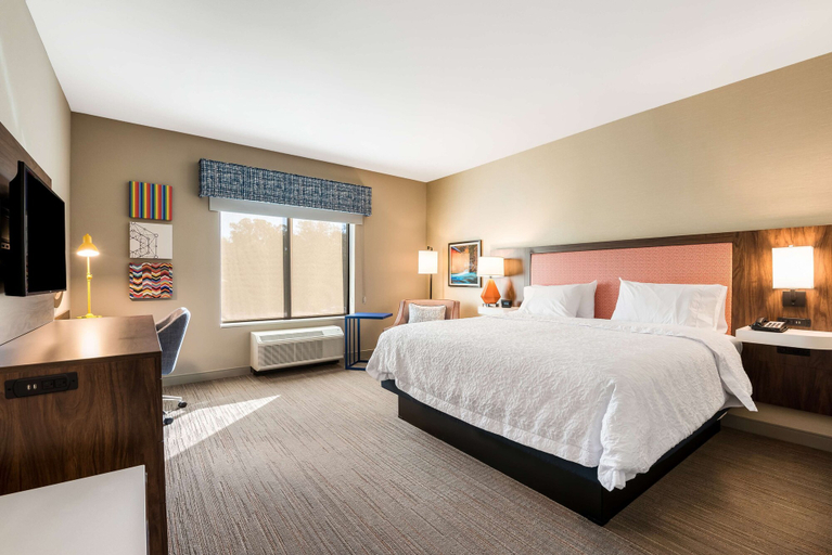 Bedroom 3, Hampton Inn Batesville, Independence
