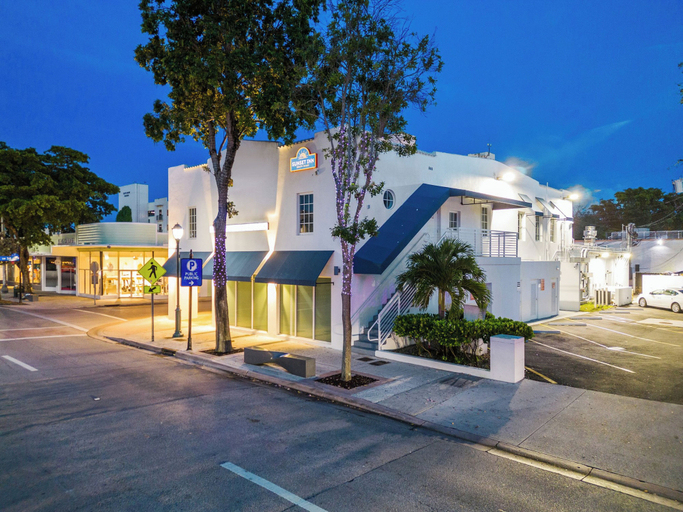 Exterior & Views