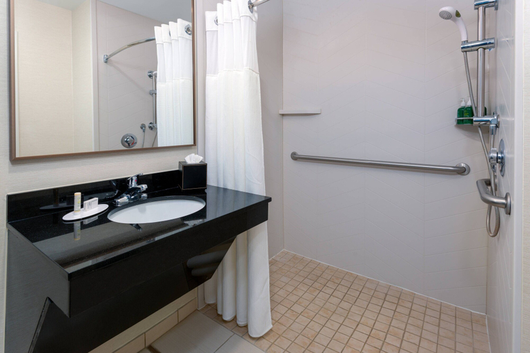 Bathroom 3, Fairfield Inn & Suites by Marriott Clearwater, Pinellas