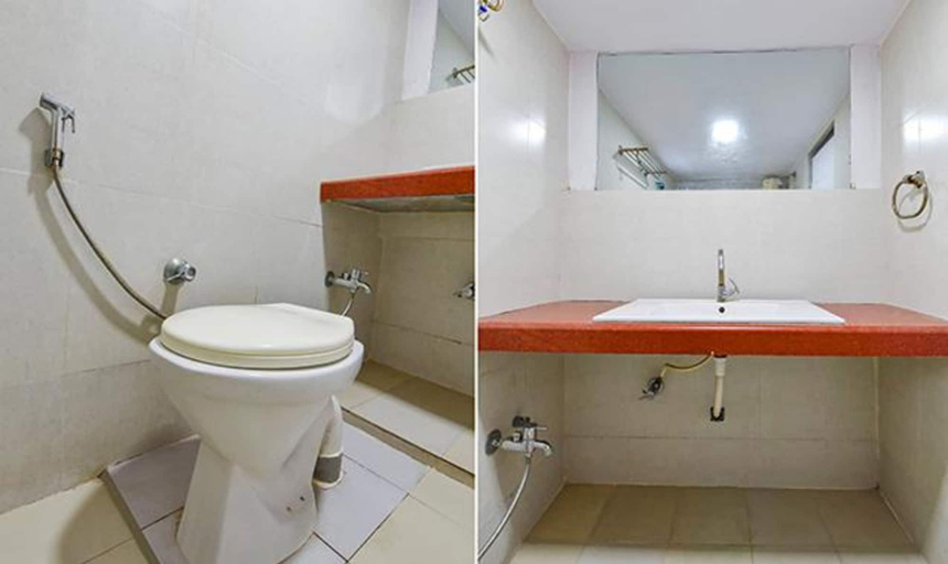 Bathroom, Fabhotel Blue Moon I, Ahmadabad