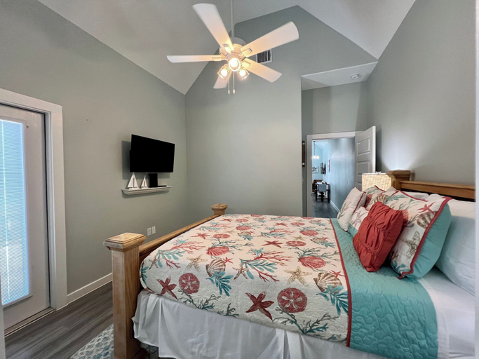 Bedroom 3, Captains Corner, Nueces