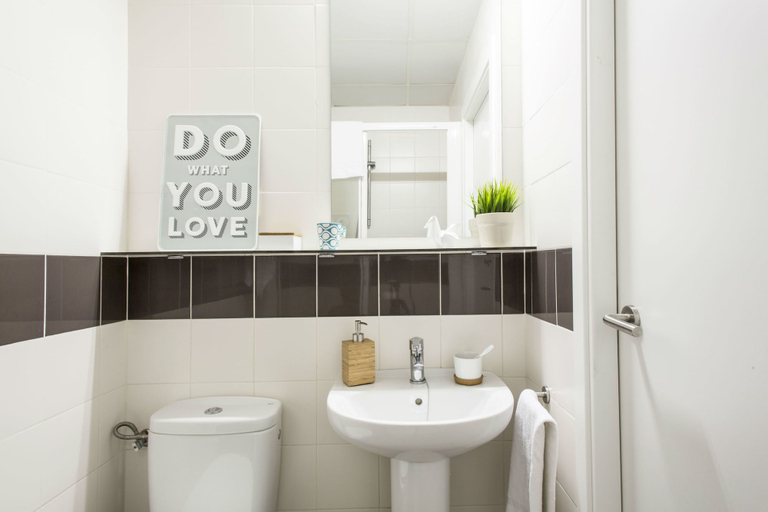 Bathroom 3, Residencia Universitaria Resa La Concepción, Valencia