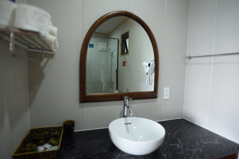 Bathroom 4, Family 64 Home, Mộc Châu