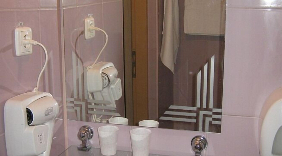 Bathroom 4, Hotel Complex Verhovina, Kyievo-Sviatoshyns'kyi