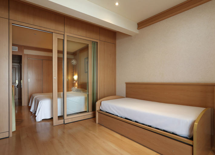 Bedroom 3, Guitart Central Park Aqua Resort, Girona