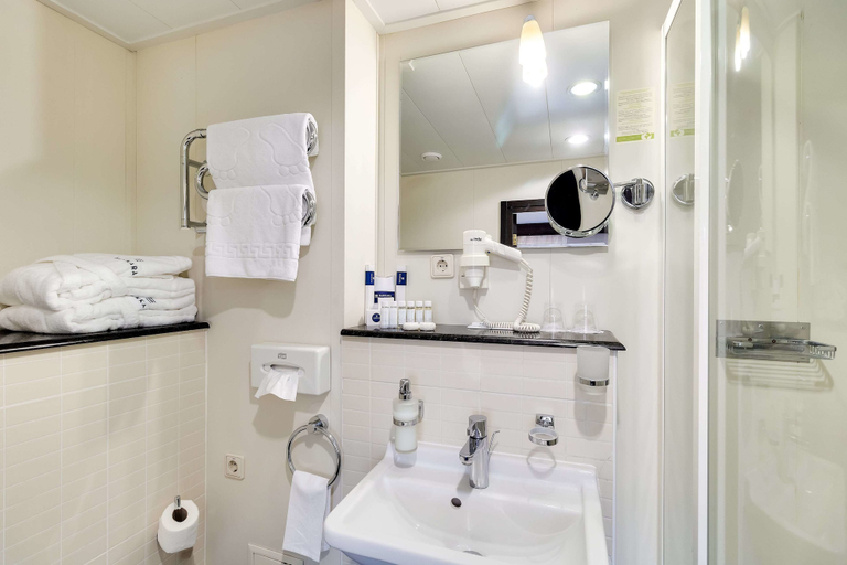 Bathroom 3, Hotel Bakkara, Dniprovs'kyi