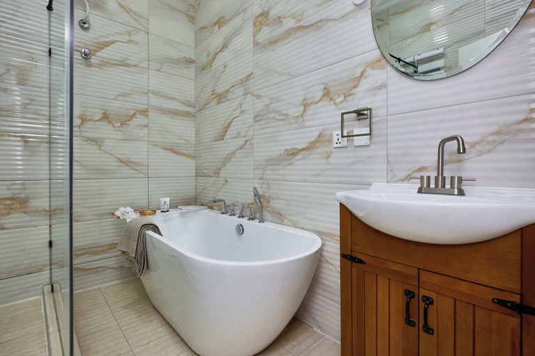 Bathroom 4, The Mayflower Inn, Ga East