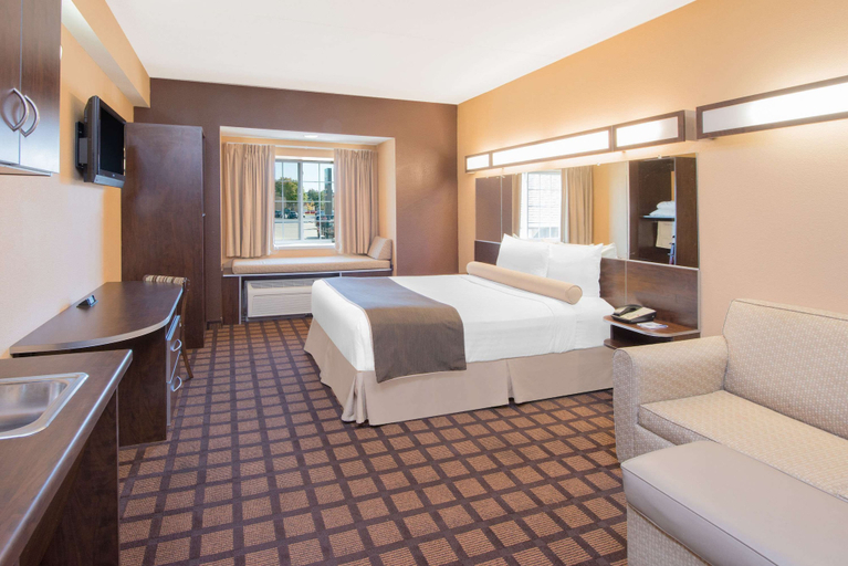 Bedroom 4, Microtel Inn & Suites by Wyndham Quincy Downtown/River Area, Adams