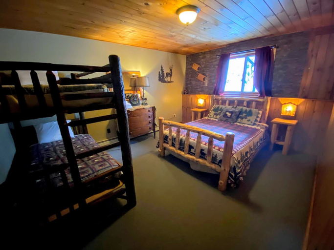Bedroom 3, Moose Lodge and Cabins by Bretton Woods Vacations, Coos