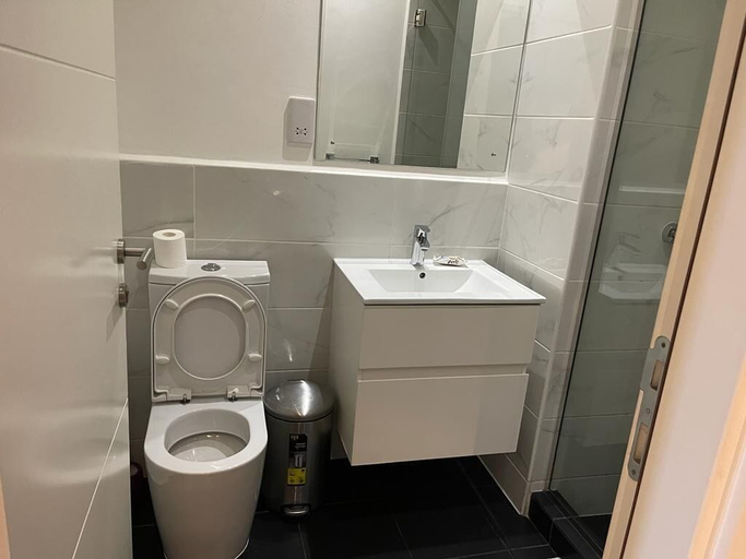 Bathroom, Bizzi studio ad Legationis Hortos, Accra