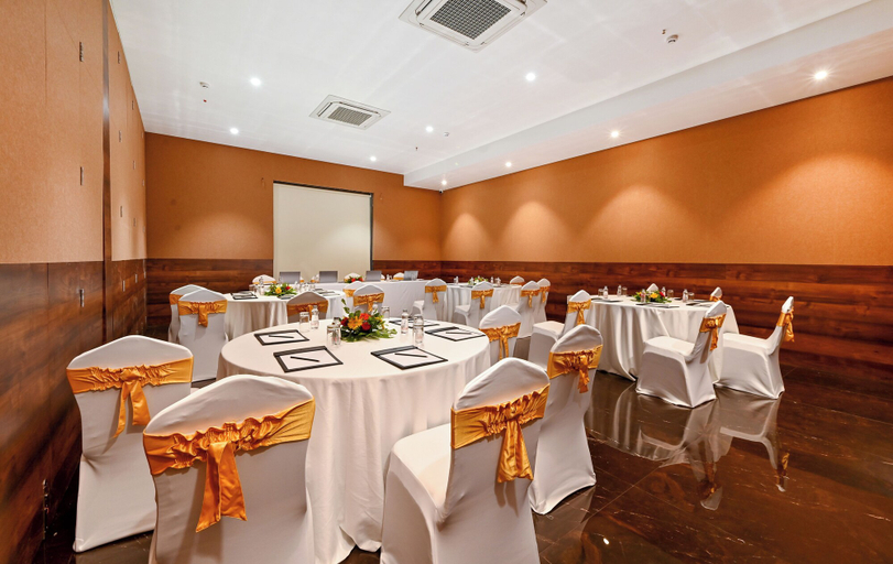 Food & Drinks 4, Effotel by Sayaji Sarola, Pune