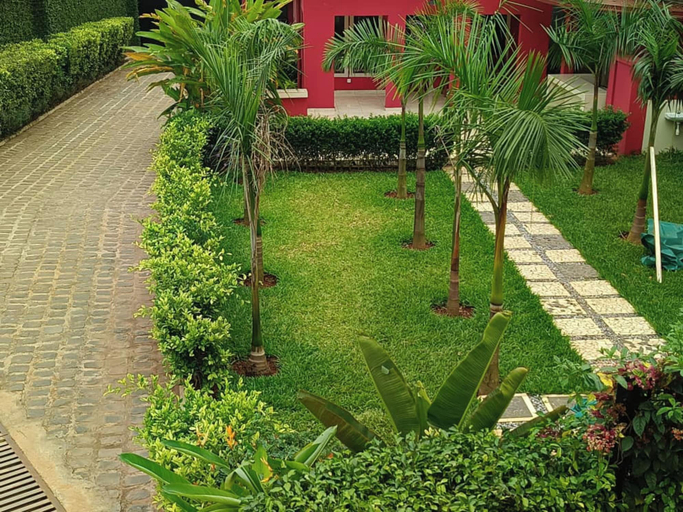 Others 4, Riad Prince Louis, Mfoundi
