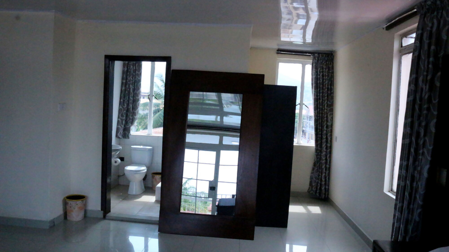 Others 4, Metro Hotel, Western Urban