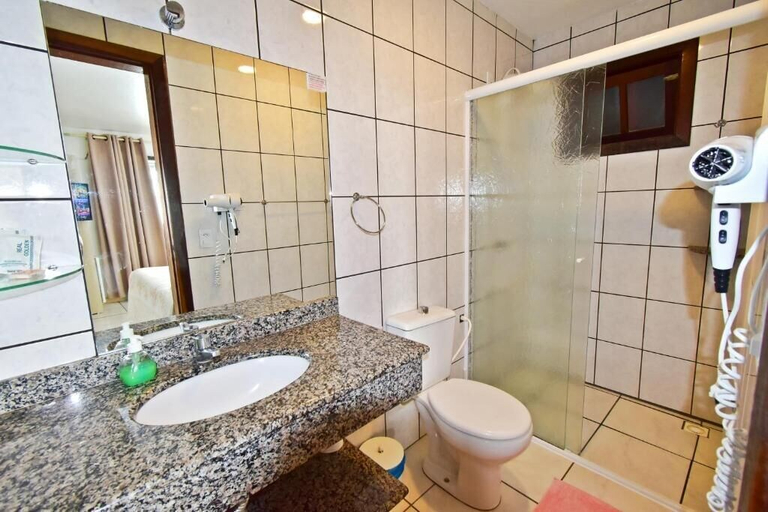 Bathroom 5, Pousada Enseada dos Golfinhos, Bombinhas