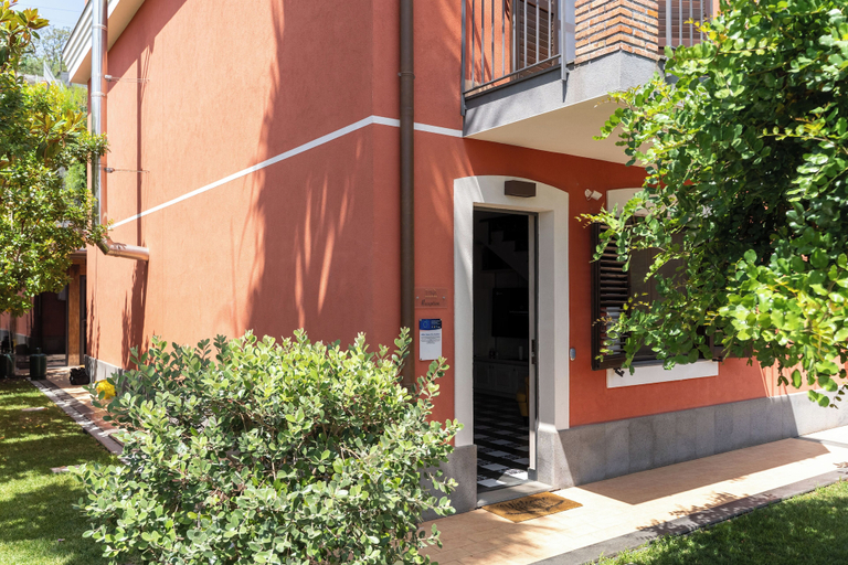 Exterior & Views 2, Etna Sunshine Rent Rooms, Catania