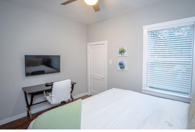 Bedroom 2, Remodeled Modern 1br/1ba Apt #1 Near Downtown, Bexar