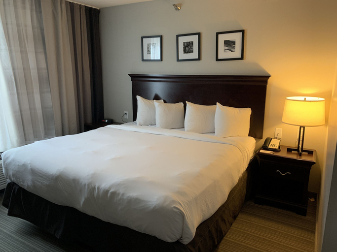 Bedroom 3, Country Inn & Suites by Radisson, Kearney, NE, Buffalo