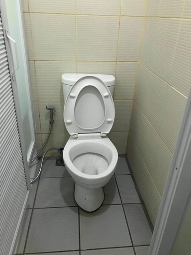 Bathroom 4, Burgos Hub Hostel, Pasay City
