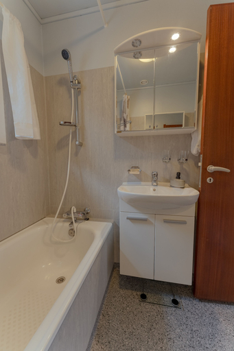 Bathroom 3, Unique Location - Bodanes - Hoydalar - 6 Br Villa, Tórshavn