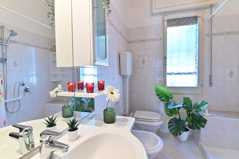 Bathroom 4, IzzHome Colonial, Cagliari