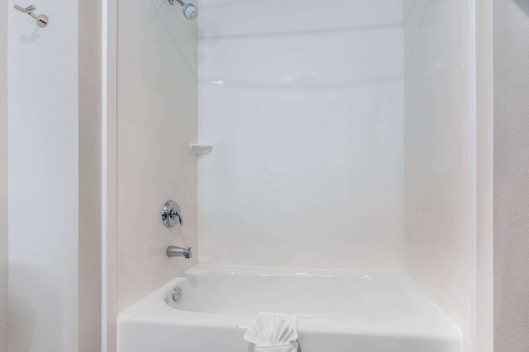 Bathroom 4, La Quinta Inn and Suites by Wyndham Houston Spring South, Houston