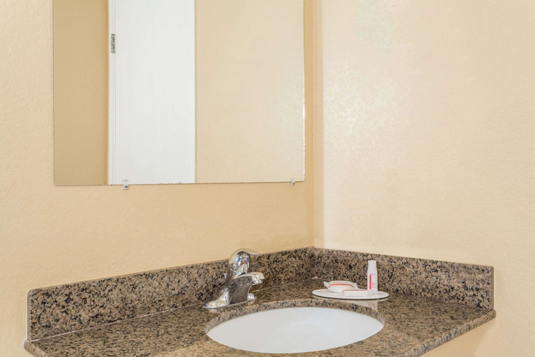 Bathroom 4, Super 8 by Wyndham Nephi, Juab
