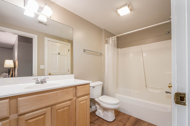 Bathroom 3, Ritz on the Lake, Garrett