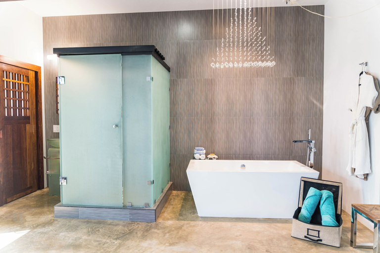 Bathroom 5, Playa De Sala