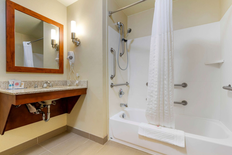 Bathroom 4, Comfort Suites Redding - Shasta Lake, Shasta