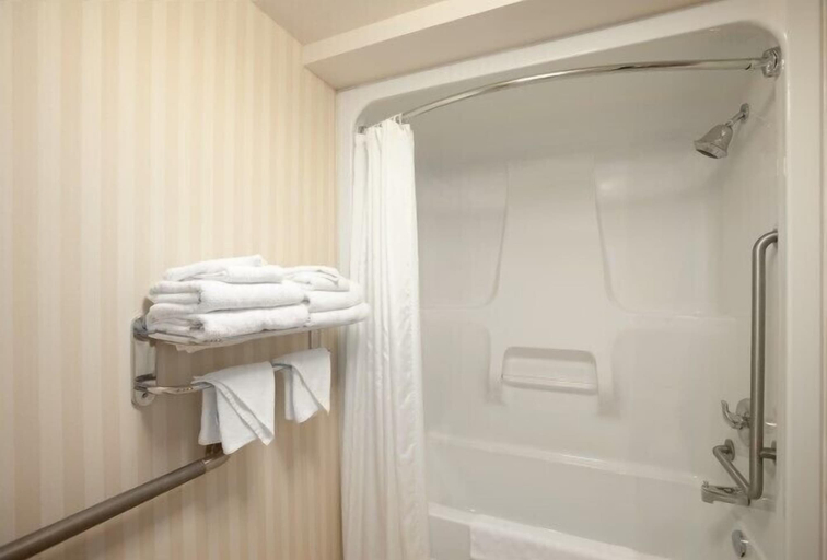 Bathroom 5, Border Inn and Suites Lloydminster, Division No. 10