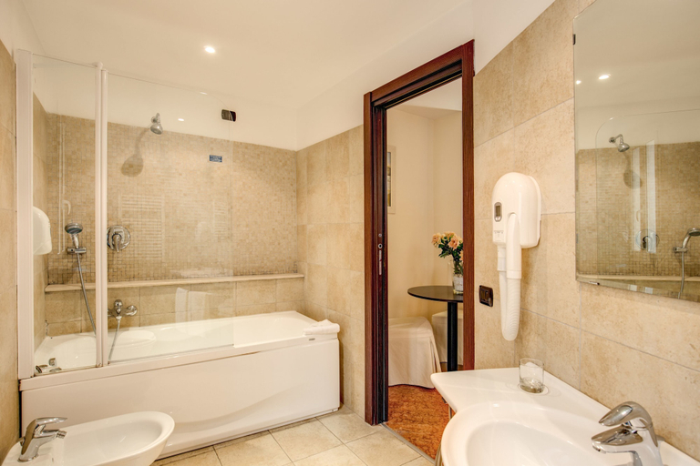 Bathroom 4, Hotel San Marco, Roma