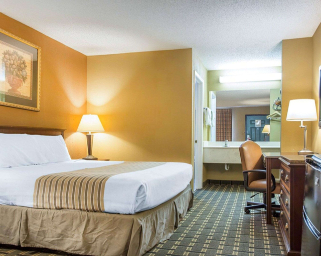 Bedroom 3, Econo Lodge Acworth East, Cobb
